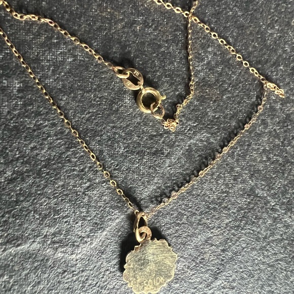 Hallmarked 10k yellow gold pendant and 10k yellow gold chain . - Picture 5 of 11